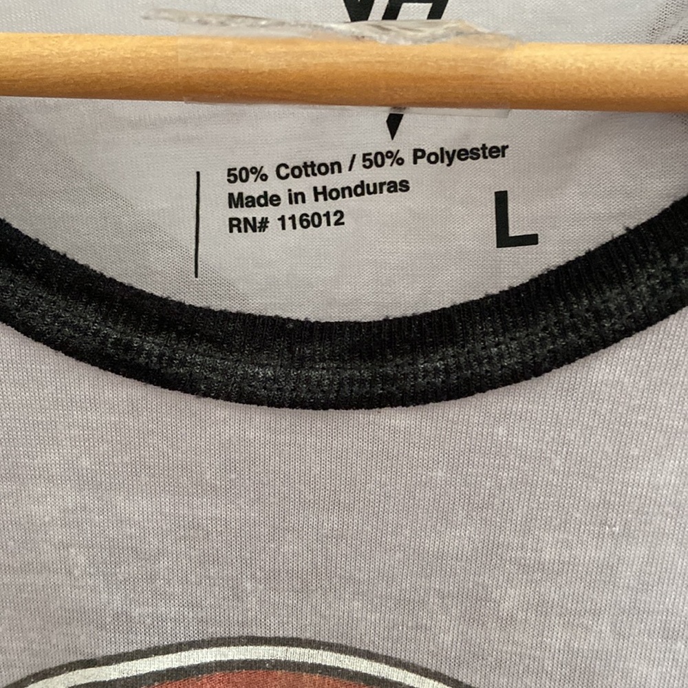 Van Halen tee 🎶 🎸 - Picture 2 of 7